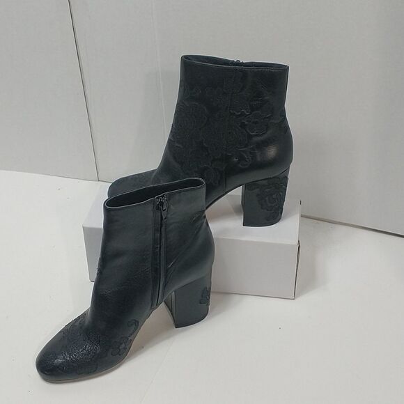 MICHAEL Michael Kors Lace Embossed WomensBooties, BLACK, Size 9M - Picture 1 of 9